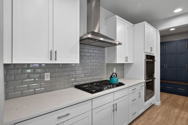 Foto del edificio - 5663-5613 13th St Ct NE