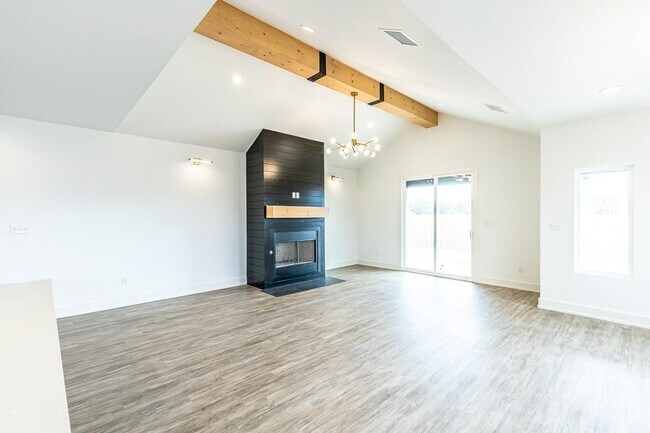 Building Photo - 1601 Quincy Ave