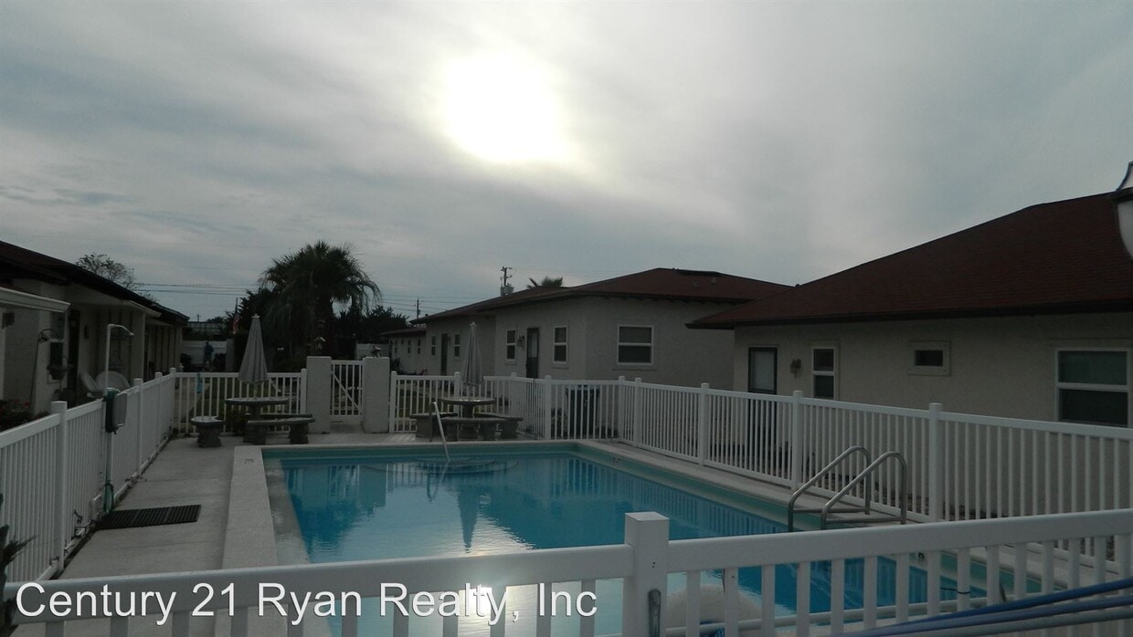 Primary Photo - 5500 Beach Dr