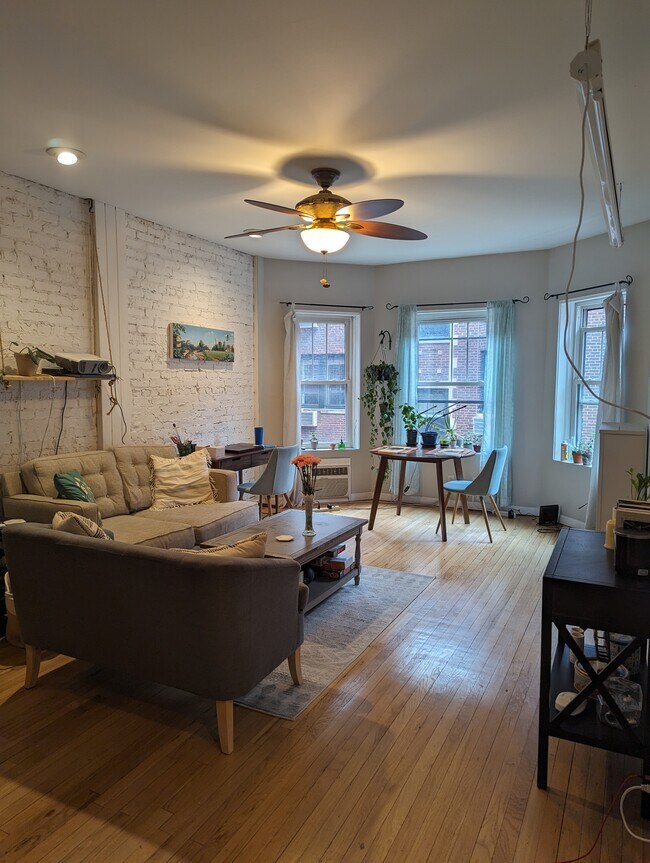 Foto del edificio - 533 W Addison St