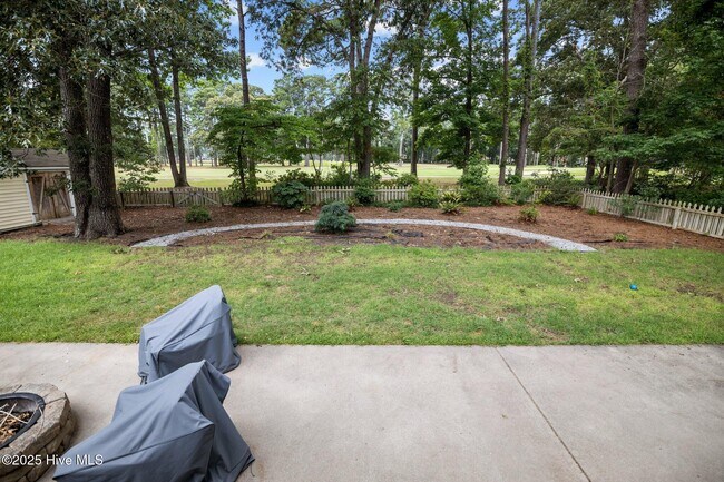 Building Photo - 327 Plantation Dr