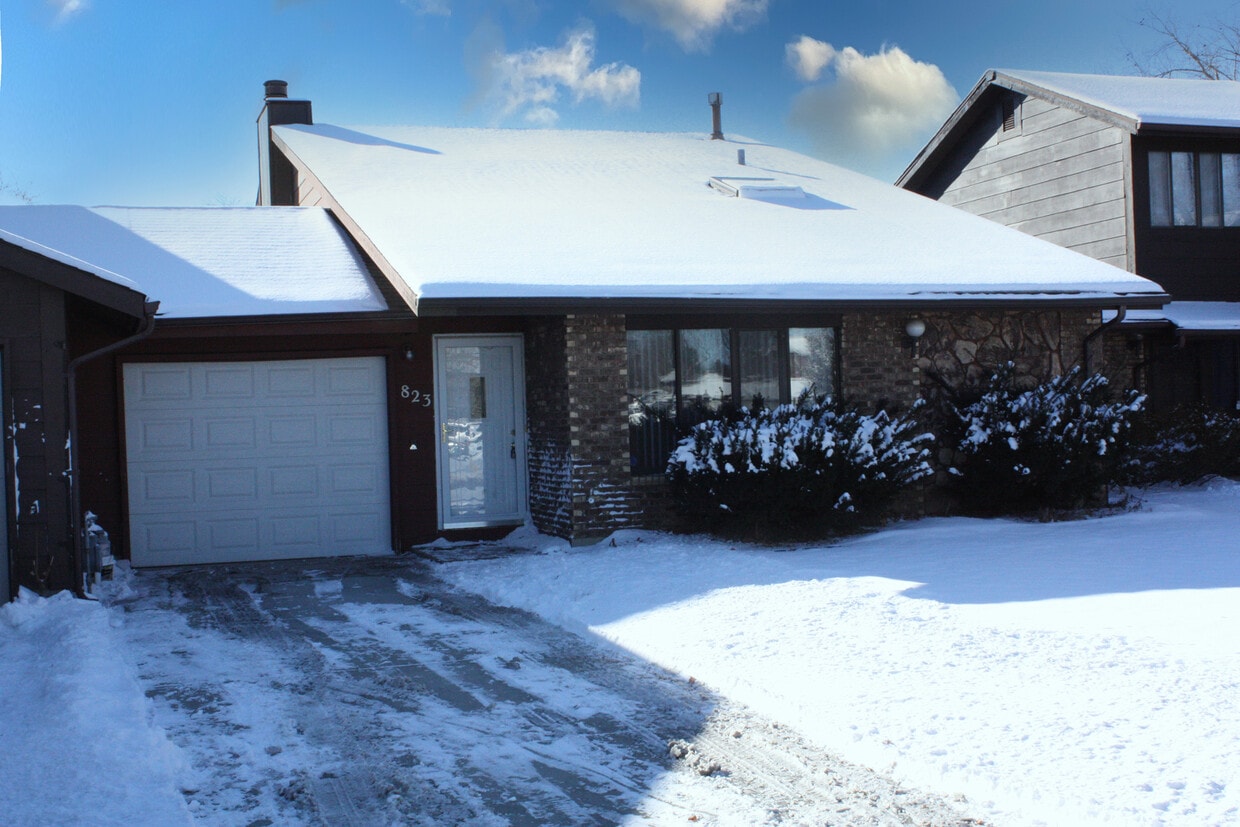 823 Cherry Valley Rd, Vernon Hills, IL 60061 Townhome Rentals in Vernon Hills IL