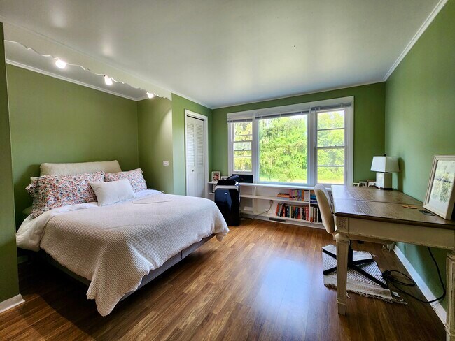 Foto del edificio - 1742 Turk Hill Rd