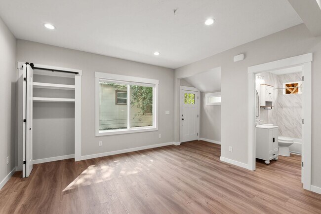 Foto del edificio - 717 W Spofford Ave