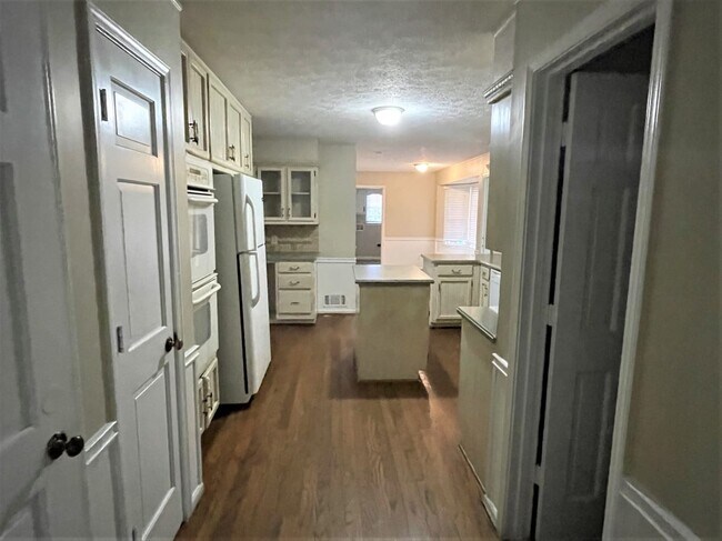 Building Photo - 836 Glen Ridge Dr SW