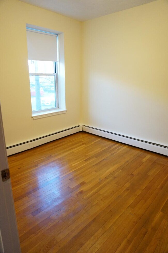 Foto del edificio - 164 North Beacon St