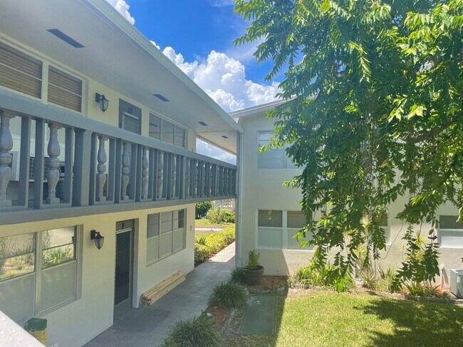 Building Photo - 21  Markham A   Deerfield Beach Fl 33442