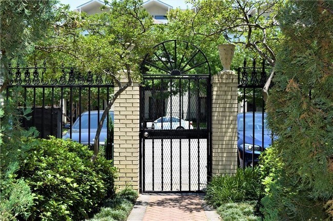 Building Photo - 4507 Holland Ave