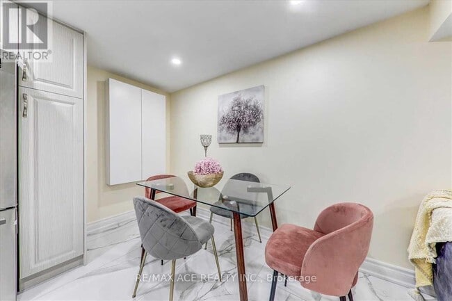 Building Photo - 22 Aspendale Dr