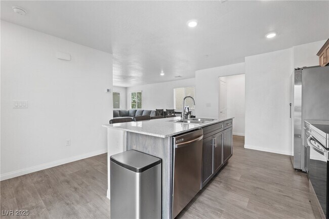 Building Photo - 7005 Magenta Moon St