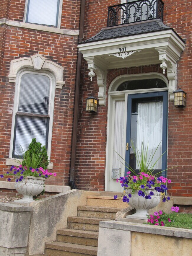 301 W 2nd St Unit 2, Muscatine, IA 52761 Apartments in Muscatine, IA