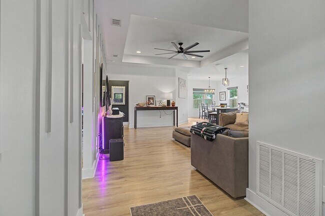 Building Photo - 197 W 1st Ave