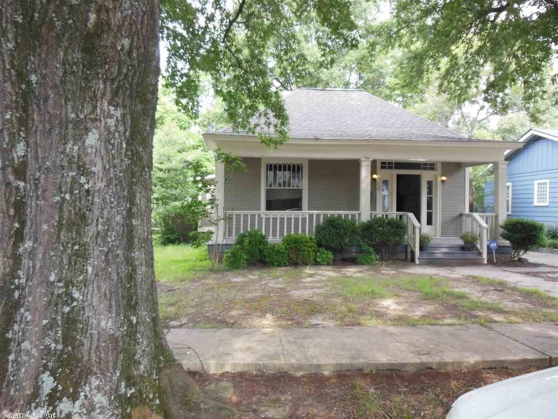 Primary Photo - 112 N Palm St