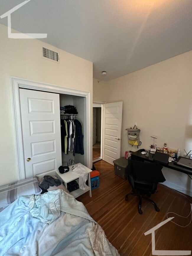 Building Photo - Top-notch and unique apartment