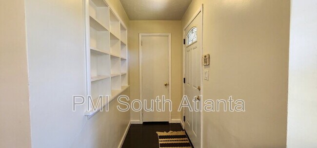 Foto del edificio - 5573 Cypress Dr