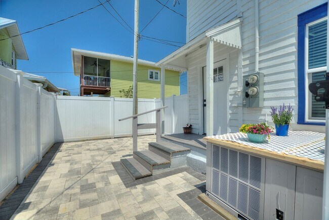 Foto del edificio - Charming 1 Bed, 1 Bath Apartment - All  Ut...