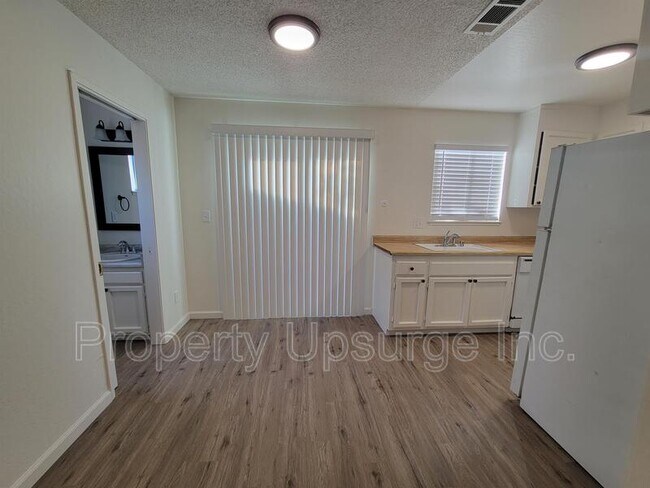 Building Photo - 2224 Leland Ct
