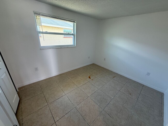 Foto del edificio - 55+ Community NO PETS ALLOWED 2 Bedroom/1 ...