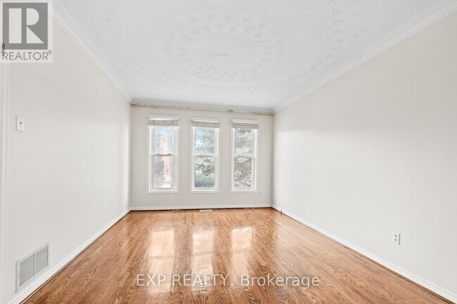 Photo du bâtiment - 61 Dundee Crescent