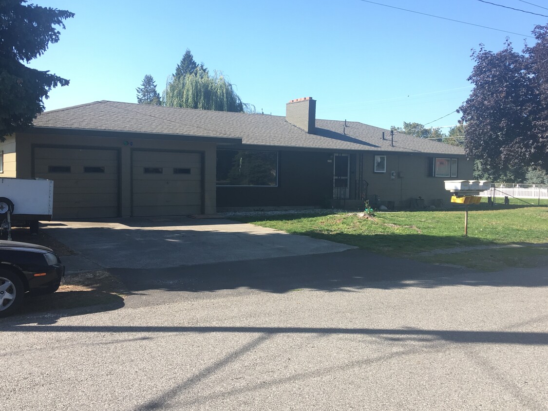 Primary Photo - 6908 E Mansfield Ave