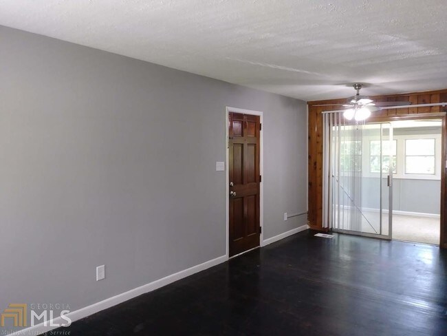 Building Photo - 5911 Meadowview Rd