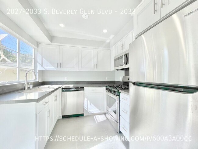 Foto del edificio - 2027-2033 S. Beverly Glen Blvd-2033