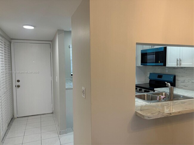 Foto del edificio - 9230 NW 1st St