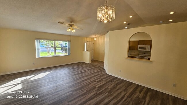 Building Photo - Charming 3 Bedroom, 2 Bath, 2 Car Garage H...