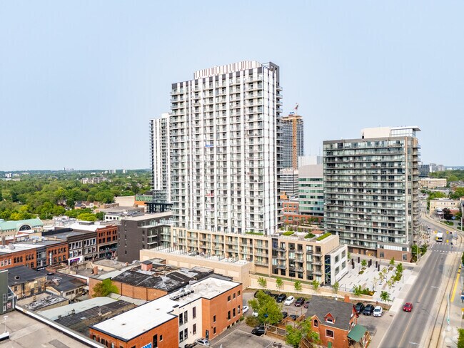 Photo du bâtiment - Young Condos