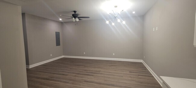 Foto del edificio - 3596 Harper Woods Ln