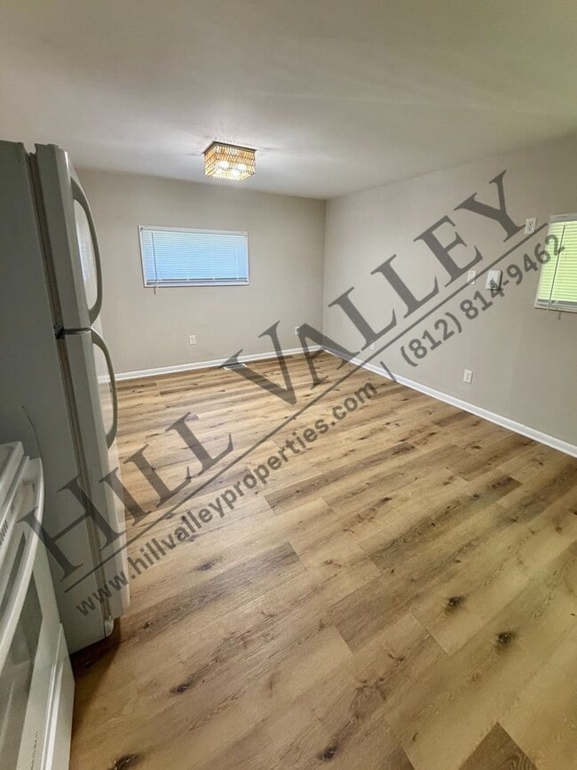 Building Photo - Two Bedroom Home - South