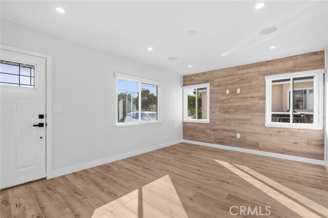 Foto del edificio - 4641 W 130th St