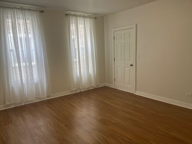 Living room 15 x 13 - 241 W 23rd St