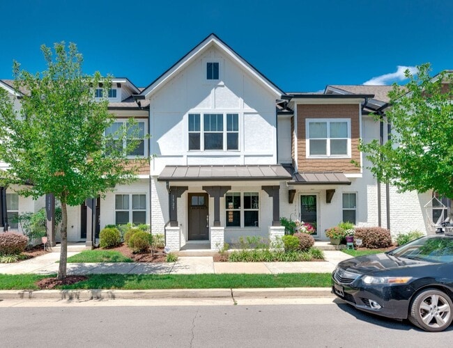 Building Photo - Beautiful 2BE/2.5BA townhouse located in the very desirable Nations!