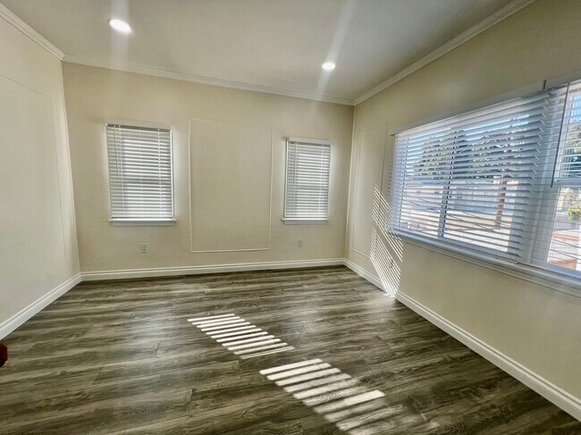 Building Photo - 4265 Garthwaite Ave