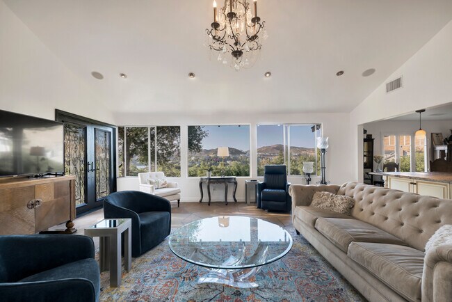 Foto del edificio - 314 Upper Lake Rd