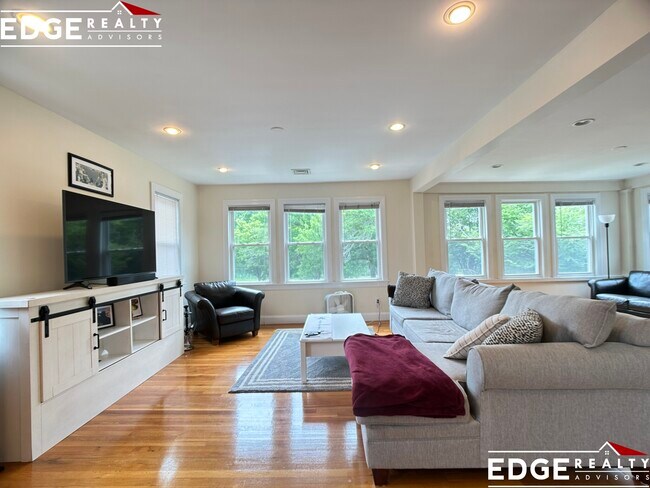 Foto del edificio - 34 Charles River Rd