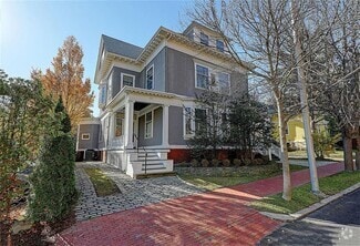 Building Photo - 123 Benevolent St