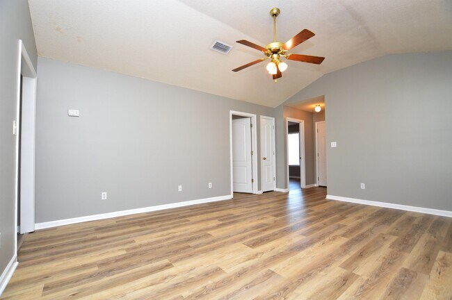 Building Photo - 1332 Edgewood Dr