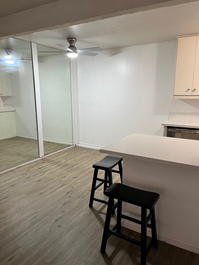 Foto del edificio - 1101 West Macarthur Boulevard