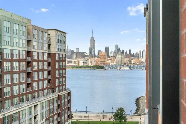 Foto del edificio - 1000 Maxwell Ln