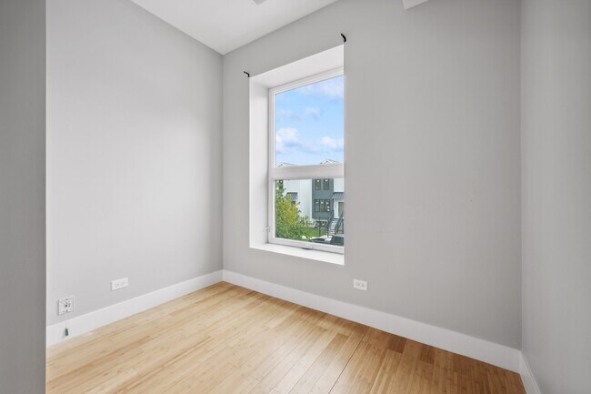 Building Photo - 2526 W Lexington St