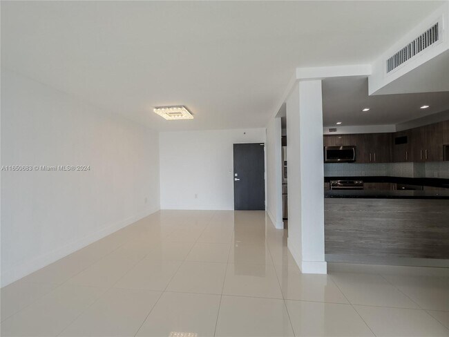 Foto del edificio - 2801 NE 183rd St