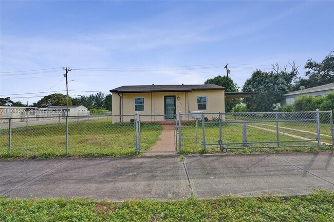 Foto del edificio - 1300 NW 87th St