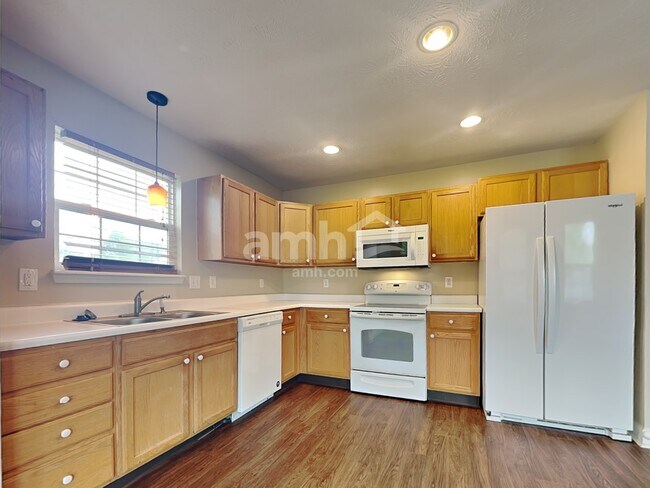 Building Photo - 3345 Crestwell Dr