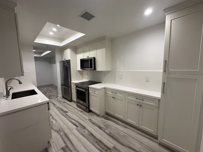 Kitchen - 2131 Century Park Ln