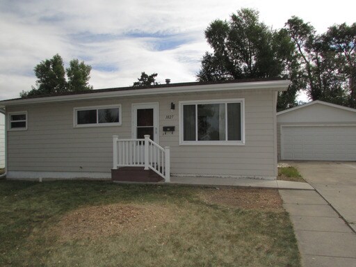 Primary Photo - 1027 E Tallent St