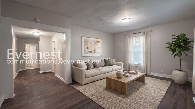 Building Photo - 3-Bedroom Home with Off-Street Parking / Pet-Friendly / Vouchers Accepted / Available Now!