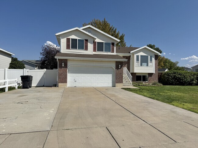 Building Photo - 2022 N 850 W