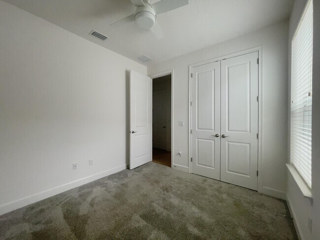 Building Photo - 1851 Oak Pl